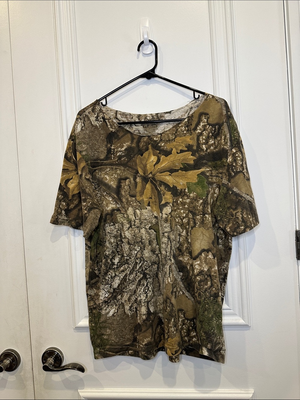 Realtree Men's Short Sleeve Camouflage Tee in Brown and Green